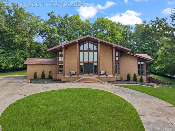 4994 Lake Bluff Road Road, WestBloomfield, MI 48323