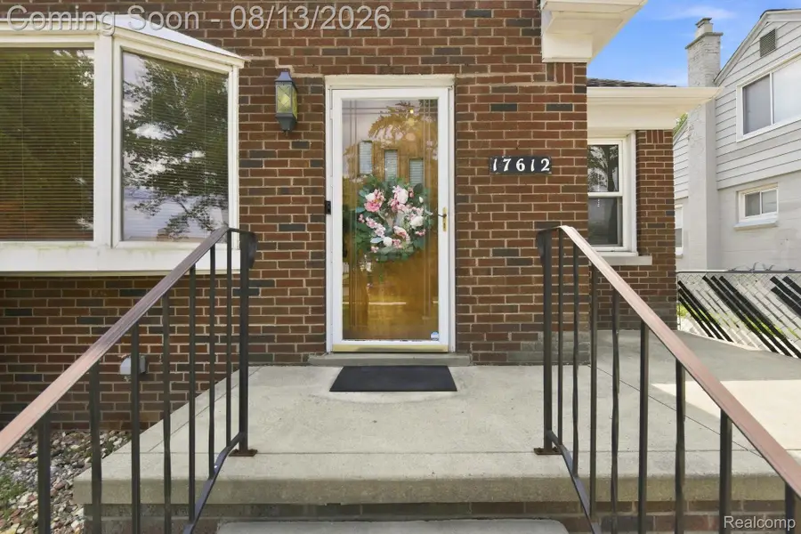 17612 Sprenger Avenue, Eastpointe, MI 48021 - #2