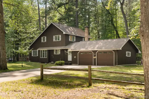 1358 Crawford Avenue, Grayling, MI 49738