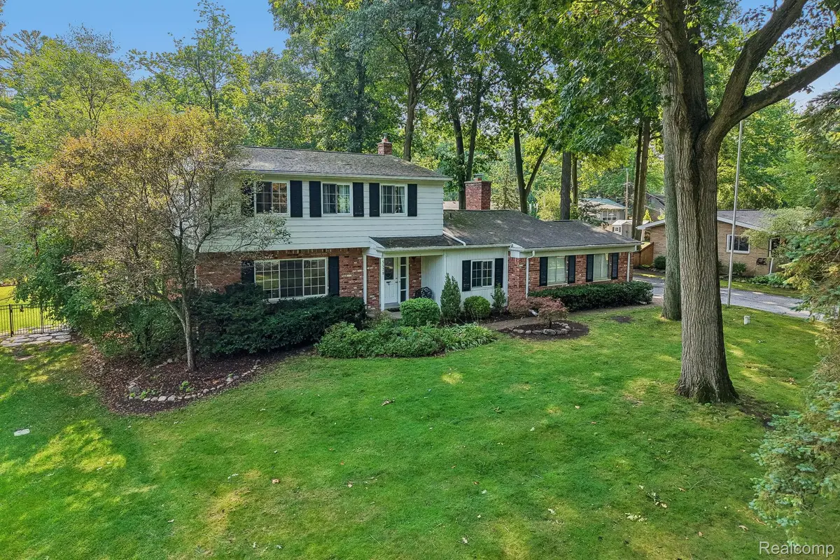 5578 Hummingbird Lane, Clarkston, MI 48346 - #1
