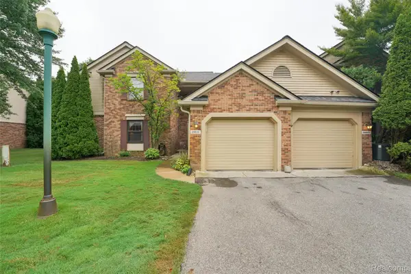 29823 Indian Trail #105, FarmingtonHills, MI 48331