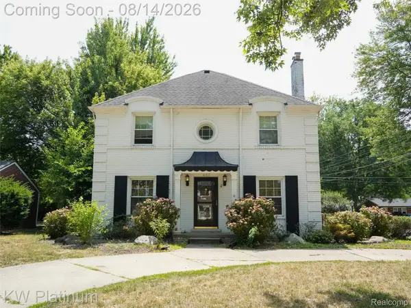 657 Hawthorne Road, GrossePointeWoods, MI 48236