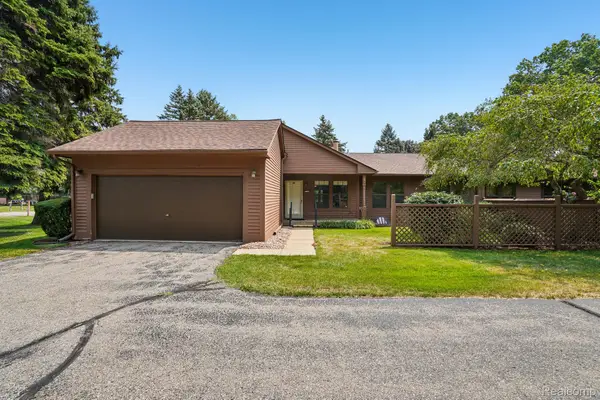 7775 Oakland Place, Waterford, MI 48327