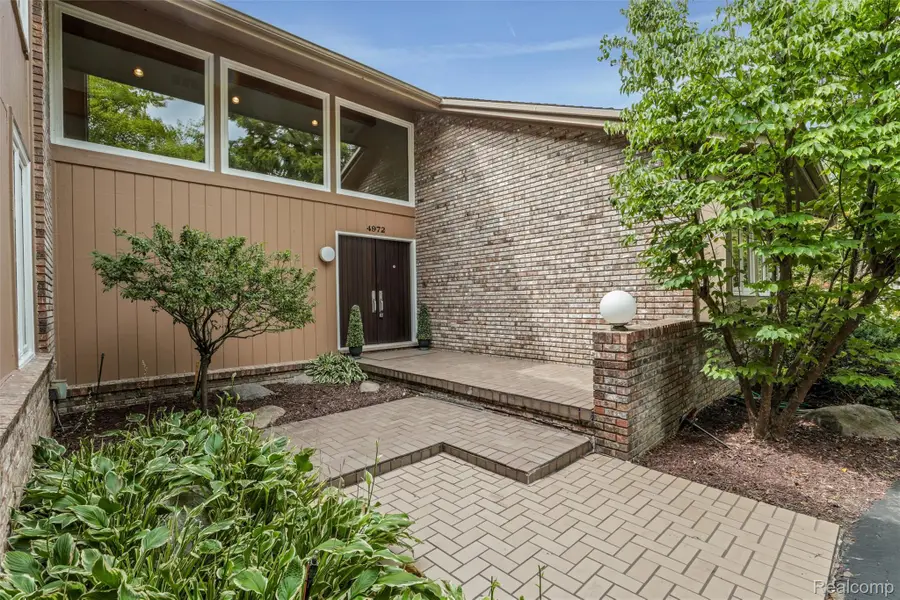 4972 Champlain Circle, West Bloomfield, MI 48323 - #2