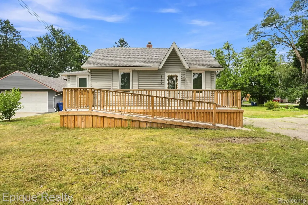 7050 Williams Lake Road, Waterford, MI 48329 - #1