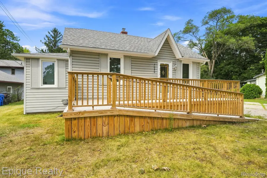 7050 Williams Lake Road, Waterford, MI 48329 - #2