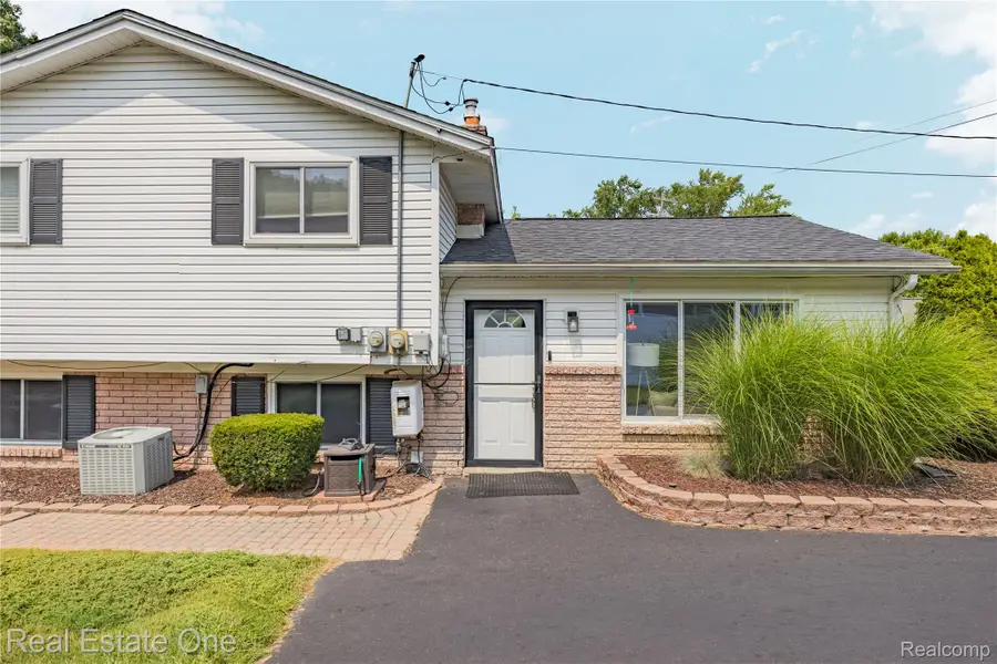 9021 Gittins Street, Commerce Township, MI 48382 - #2