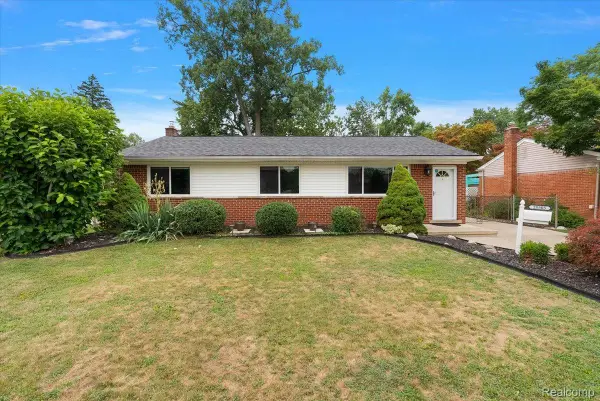 28505 Wentworth Street, Livonia, MI 48154