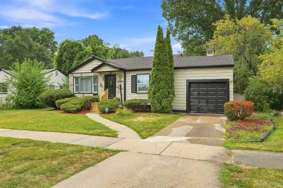 2229 E 8 Mile Road, Harper Woods, MI 48236 - #2