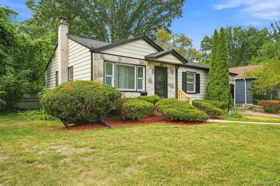 2229 E 8 Mile Road, Harper Woods, MI 48236 - #3