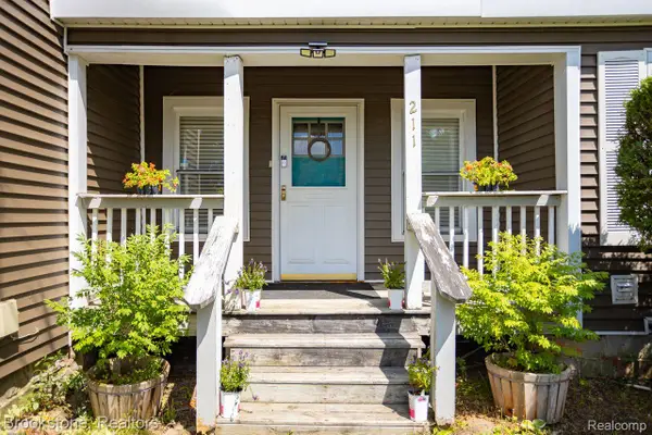 211 E Oregon Street, Lapeer, MI 48446