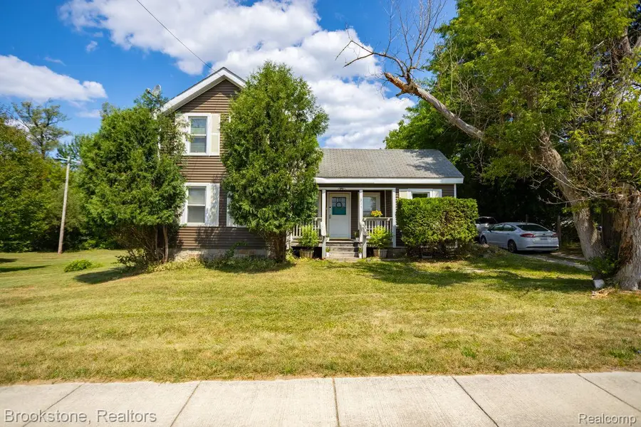 211 E Oregon Street, Lapeer, MI 48446 - #2