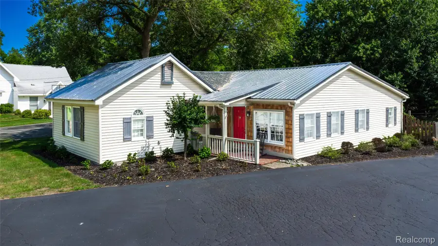 308 N Seymour Road, Flushing, MI 48433 - #2