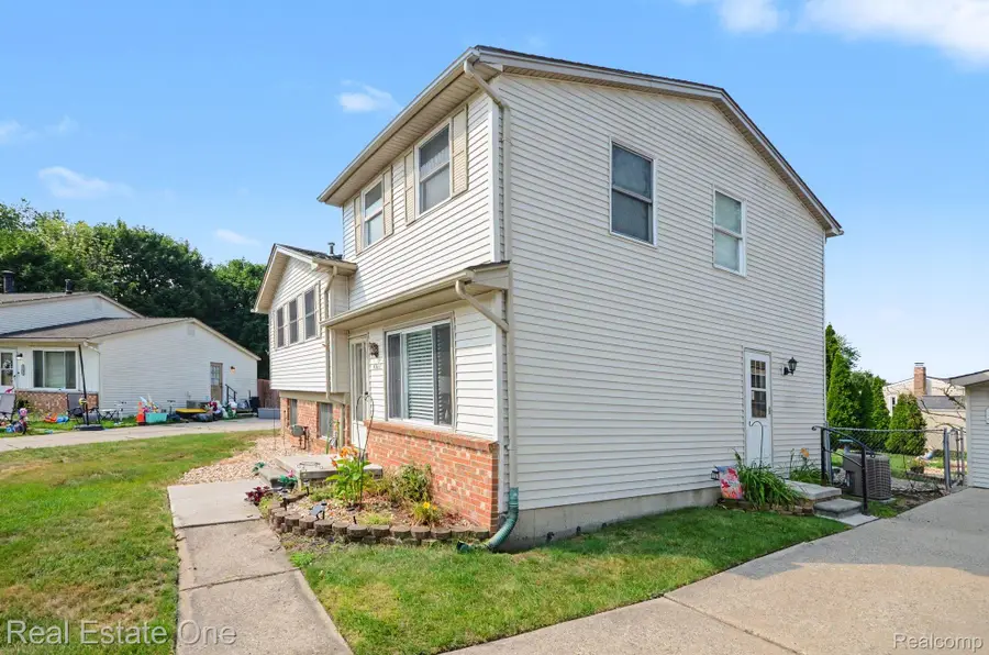 41637 Cimarron Street, Clinton, MI 48038 - #2