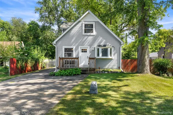 55875 Pontiac Trail Court, NewHudson, MI 48165