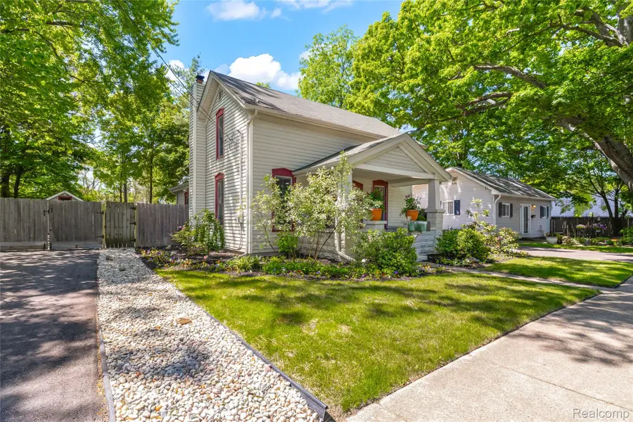 406 E Sherman Street, Holly, MI 48442 - #3