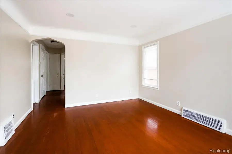 15605 Veronica Avenue, Eastpointe, MI 48021 - #2