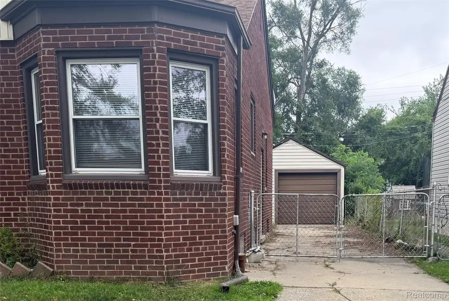 6732 Rockdale Street, Dearborn Heights, MI 48127 - #2