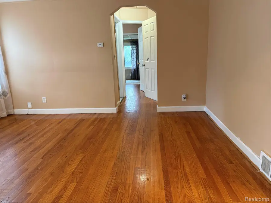 6732 Rockdale Street, Dearborn Heights, MI 48127 - #3