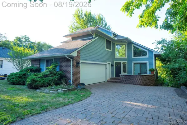 320 Charlevoix Street, CommerceTwp, MI 48382