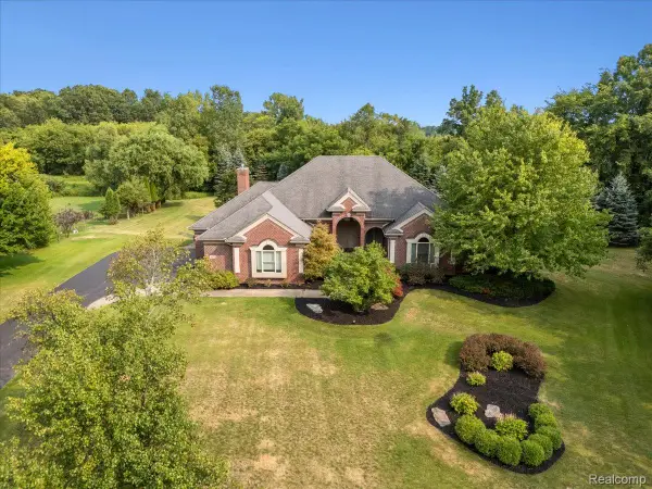 3279 Beach Lake Drive E, Milford, MI 48380
