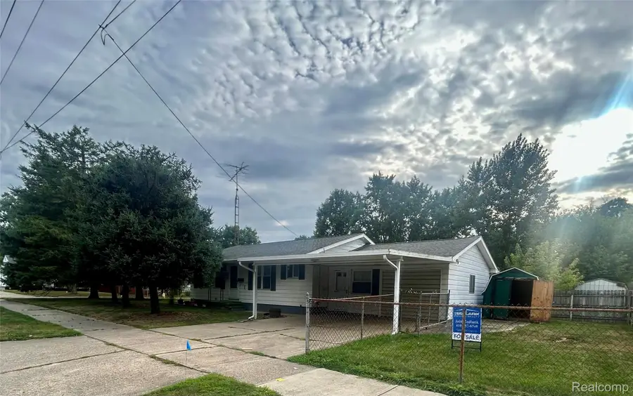 1005 N Jackson Street, Lapeer, MI 48446 - #2