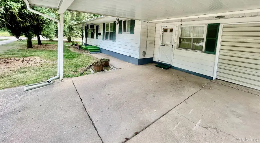 1005 N Jackson Street, Lapeer, MI 48446 - #3
