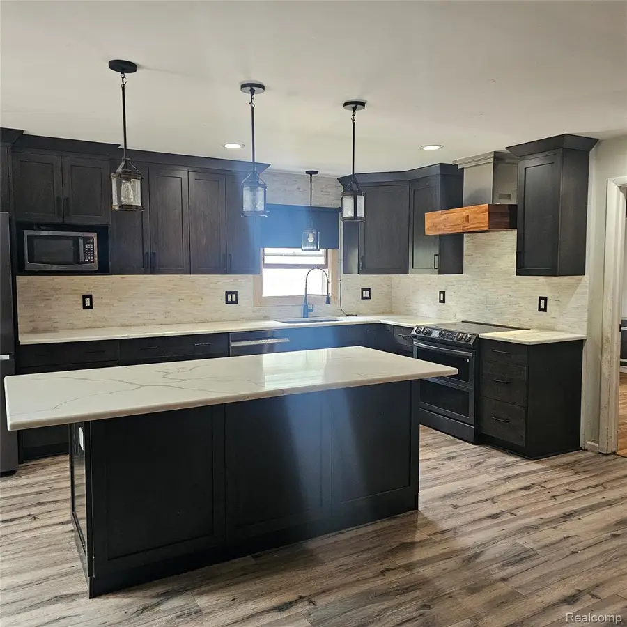 716 Weybridge Drive, Bloomfield, MI 48304 - #3