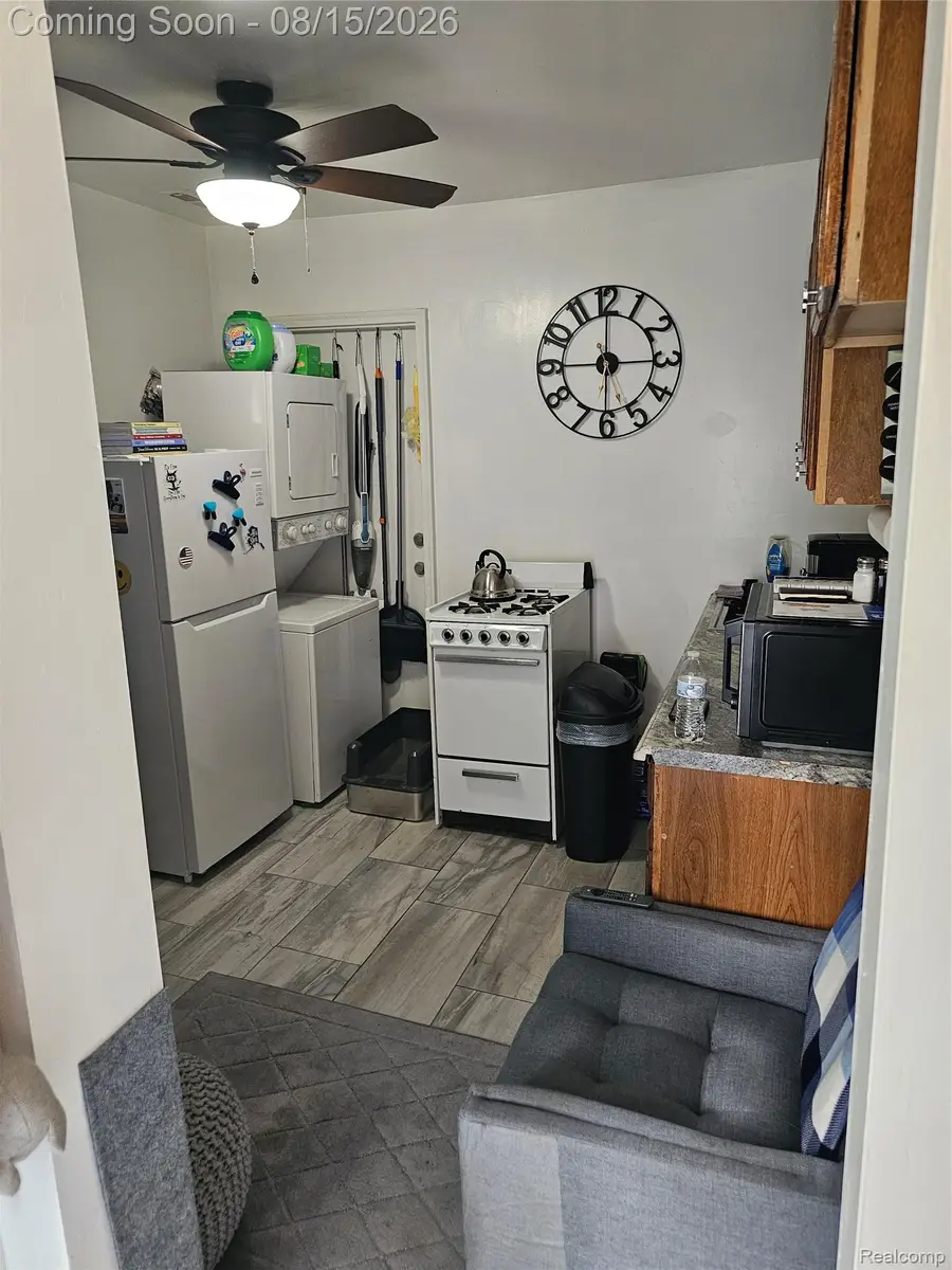 22049 Cushing Avenue, Eastpointe, MI 48021 - #3