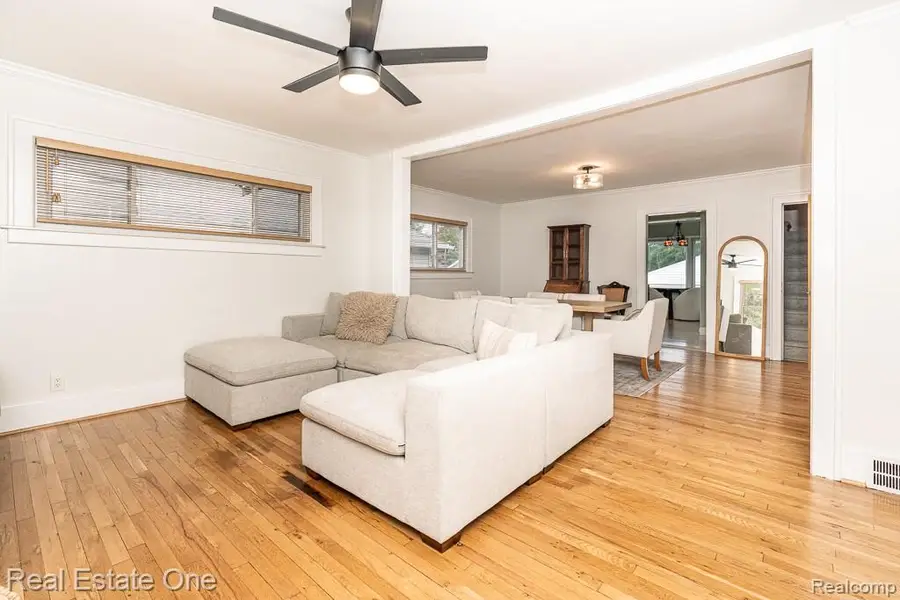 111 E Tacoma Street, Clawson, MI 48017 - #2