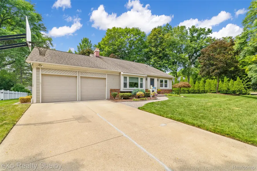 2460 Waltham Drive, Troy, MI 48085 - #3