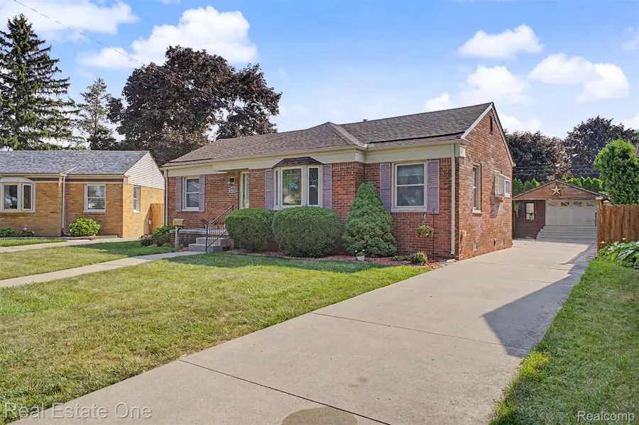 6331 Buckingham Avenue, Allen Park, MI 48101 - #2