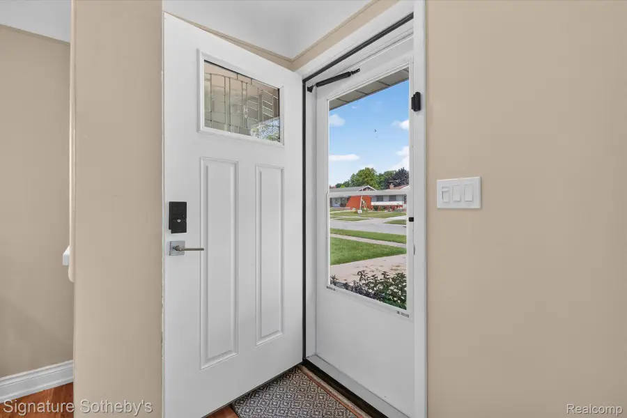 24715 Powers Avenue, Dearborn Heights, MI 48125 - #2