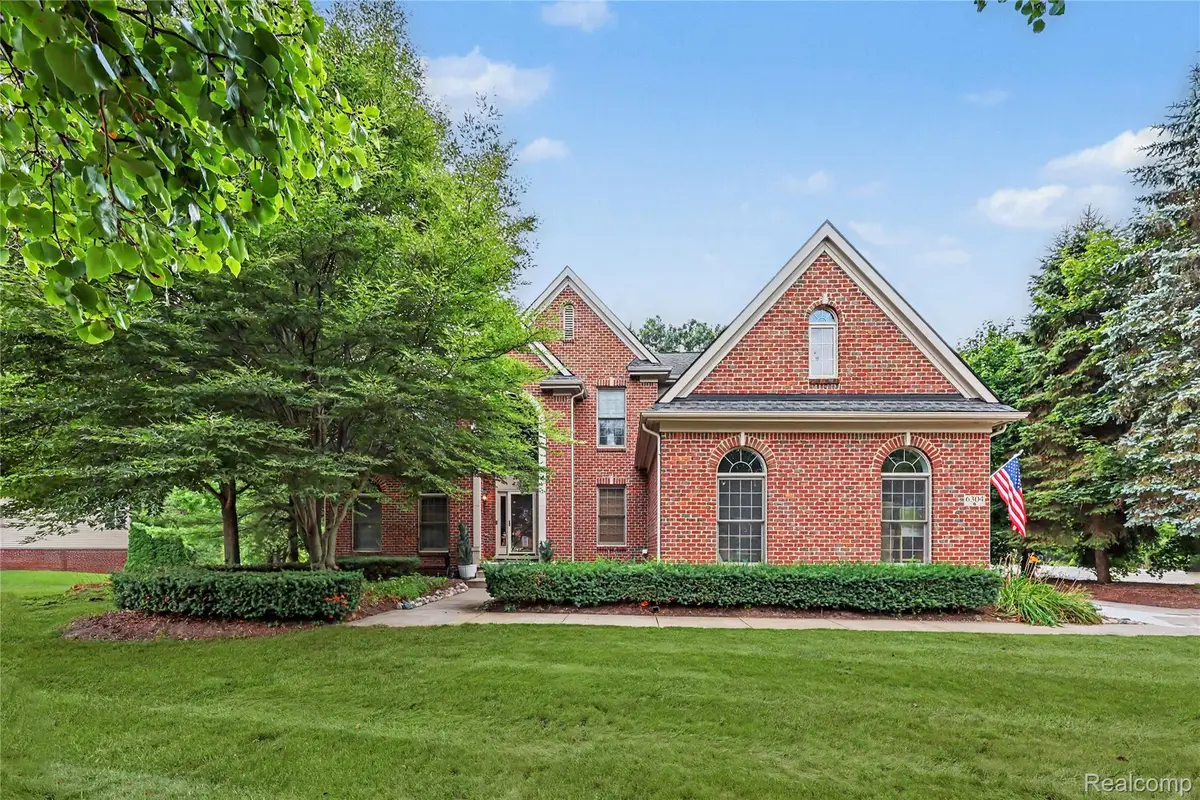 6304 Pennington Drive, White Lake, MI 48383 - #1
