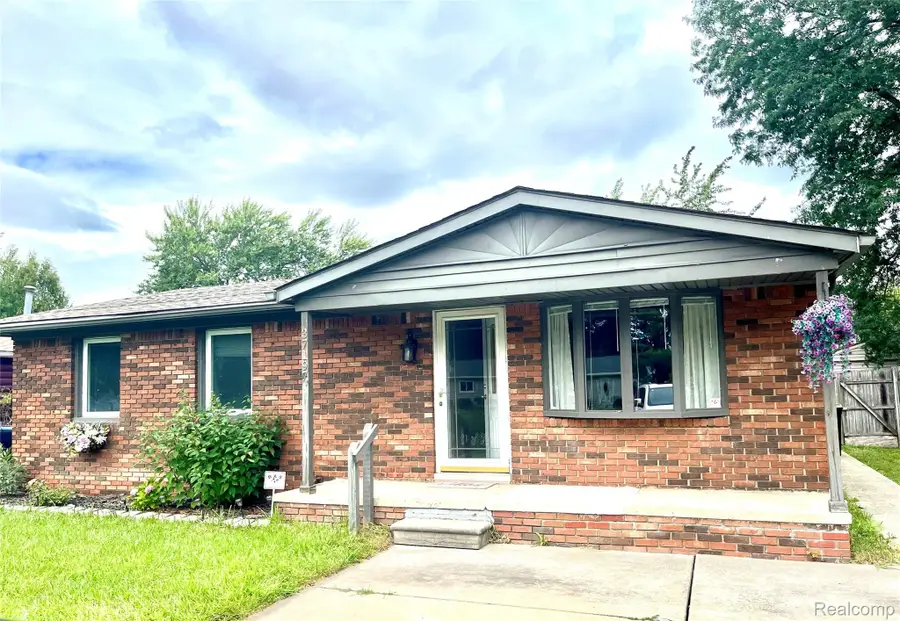 37197 Jefferson Avenue, Harrison Township, MI 48045 - #2