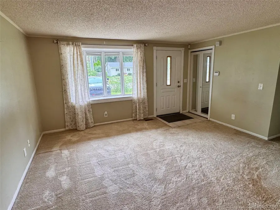 37197 Jefferson Avenue, Harrison Township, MI 48045 - #3