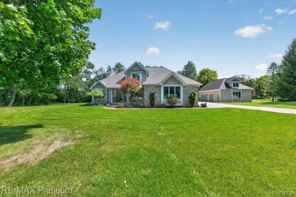 56 Wilderness Lake Court, Milford, MI 48380
