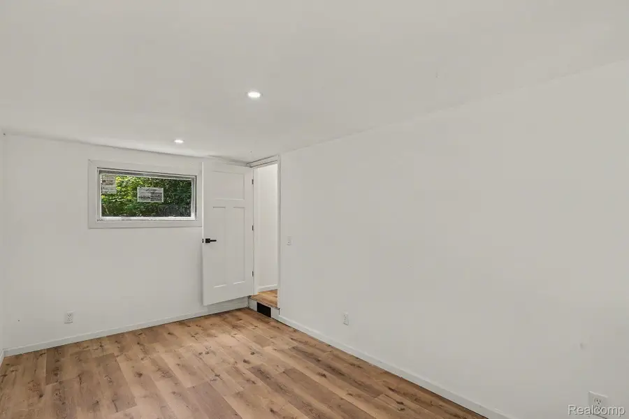 3217 W Cass Avenue, Flint, MI 48504 - #3