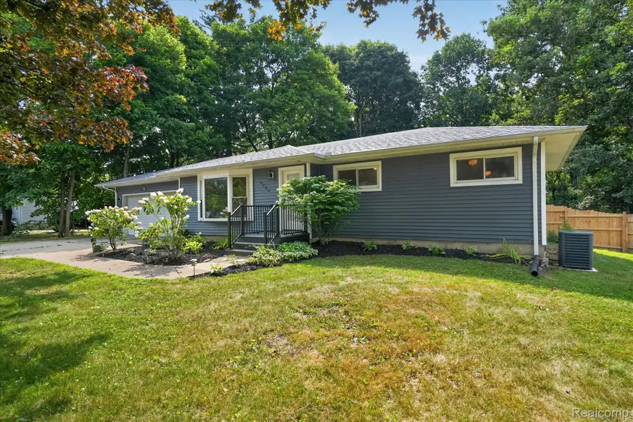 6235 Waldon Road, Clarkston, MI 48346 - #3