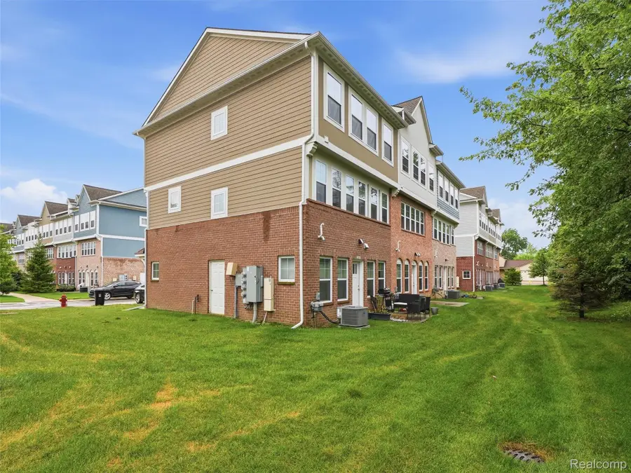 5927 Picall Drive, Troy, MI 48098 - #3