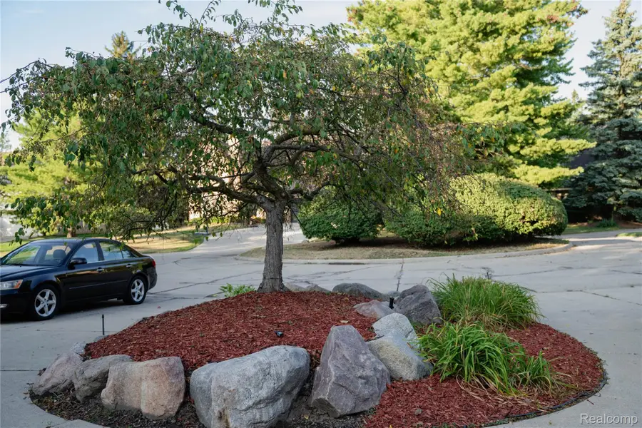 31033 Evergreen Court, Farmington Hills, MI 48331 - #3