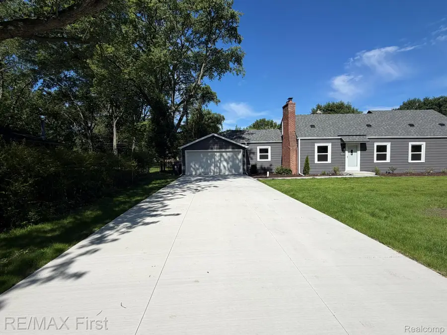 16045 Oporto Street, Livonia, MI 48154 - #3
