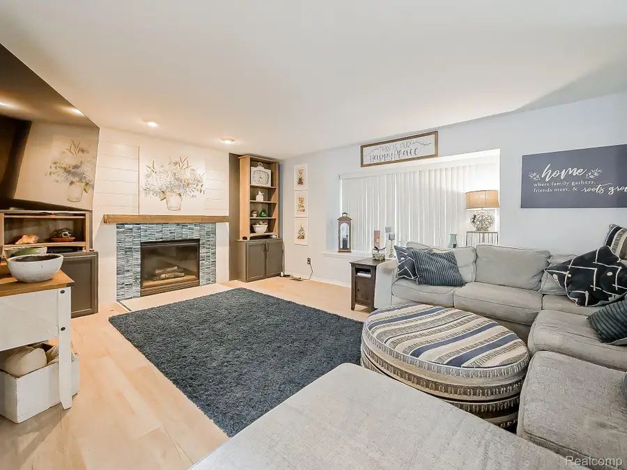 7076 Mather Street, Waterford, MI 48327 - #2