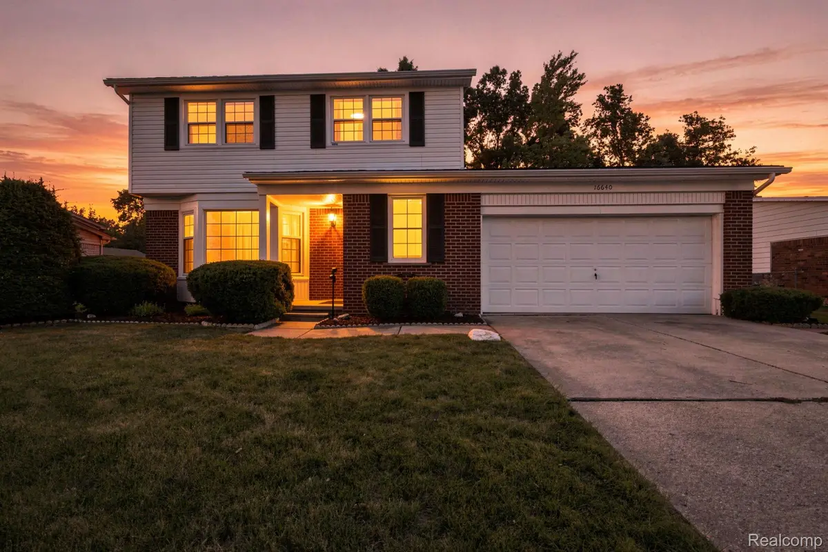 16640 Truwood Street, Woodhaven, MI 48183 - #1
