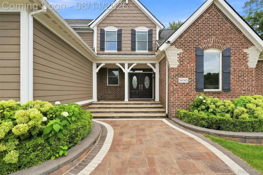 34145 Oak Forest Drive, Farmington Hills, MI 48331 - #2