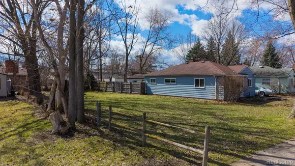 21913 Powers Avenue, DearbornHeights, MI 48125