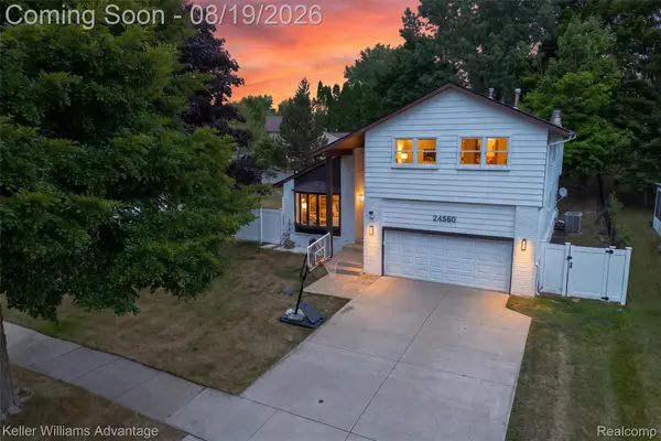 24560 Knollwood Street, Novi, MI 48375