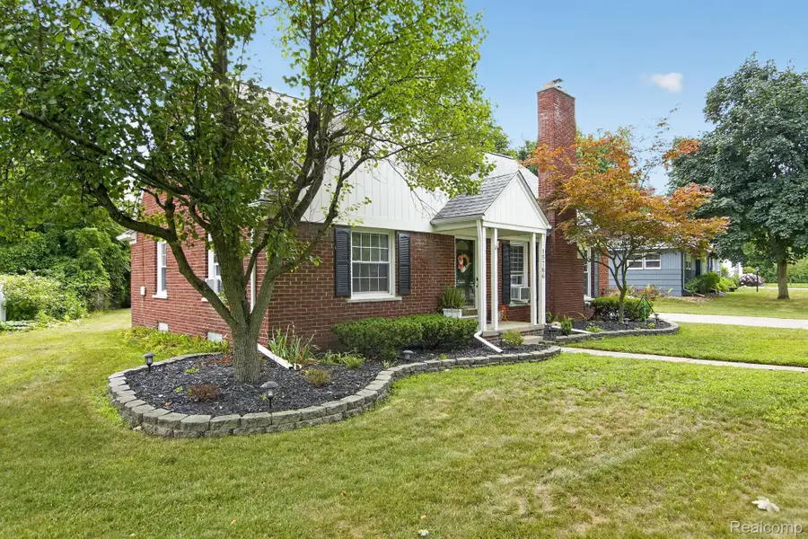 15766 Stamford Street, Livonia, MI 48154 - #2