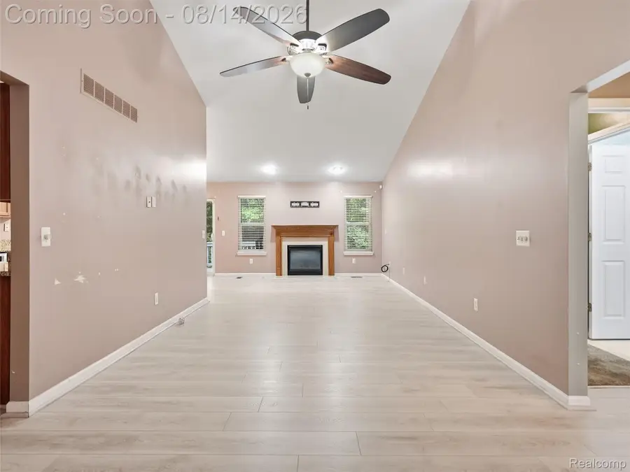 12375 Hickory E, Utica, MI 48315 - #2