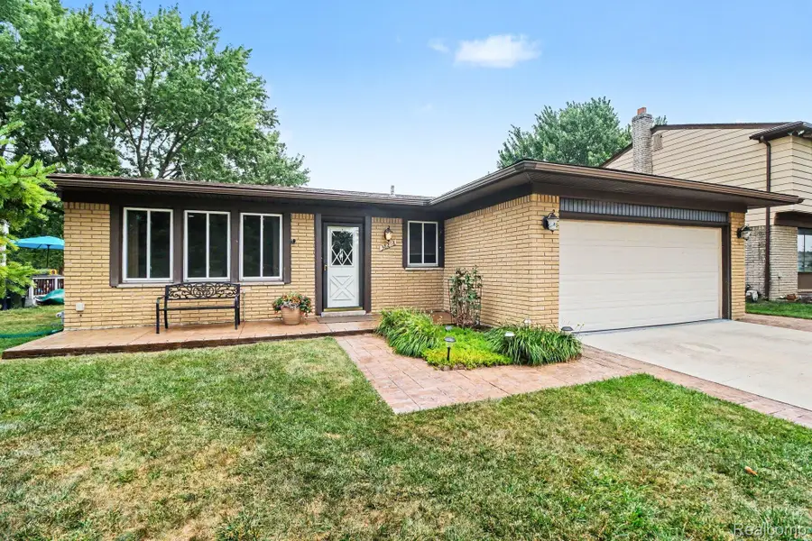38218 Douglas Drive, Sterling Heights, MI 48310 - #3